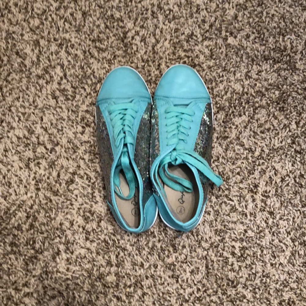 Pair of shoes.